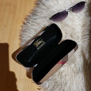Burberry sunglasses w/ Nova Check clamshell case